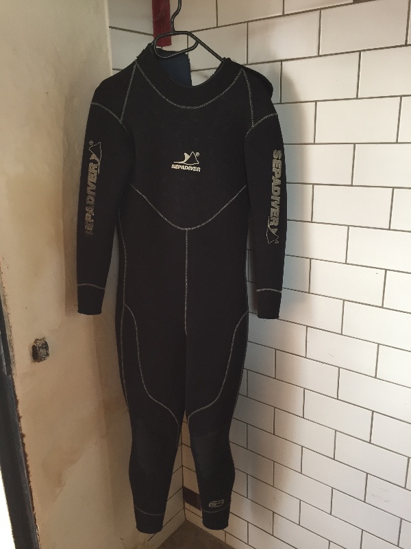 Dive Suit Diving suits from diving school dissolution to give away cheaply