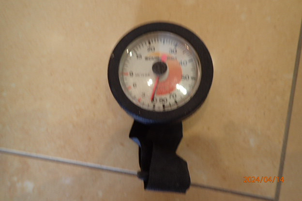 Basic Equipment ScubaPro depth gauge
