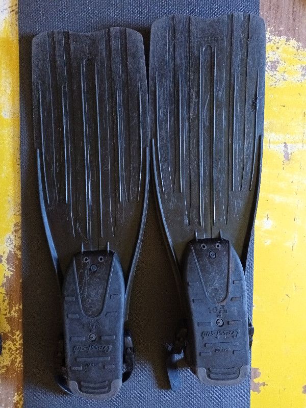 Dive Gear Sell different diving fins 