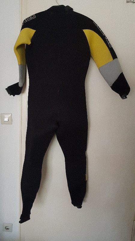 Dive Suit 7mm Semi-Dry Suit Size 38 by Camaro