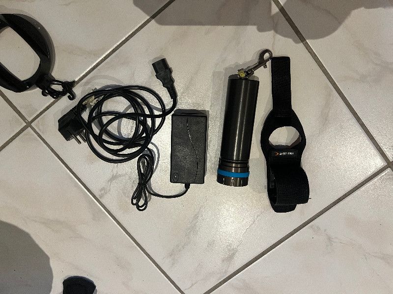 Dive Light Finn Light Short 1400 + Charger, Handle - Very good condition