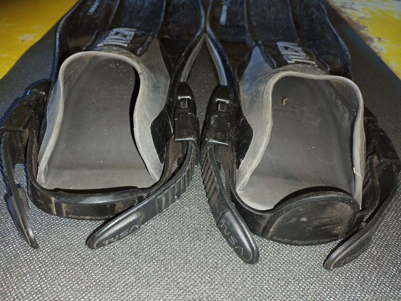 Dive Gear Sell different diving fins 