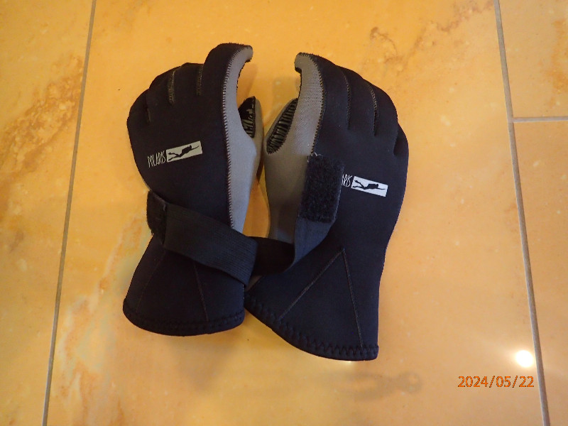 Basic Equipment Polarsi neoprene gloves in size M