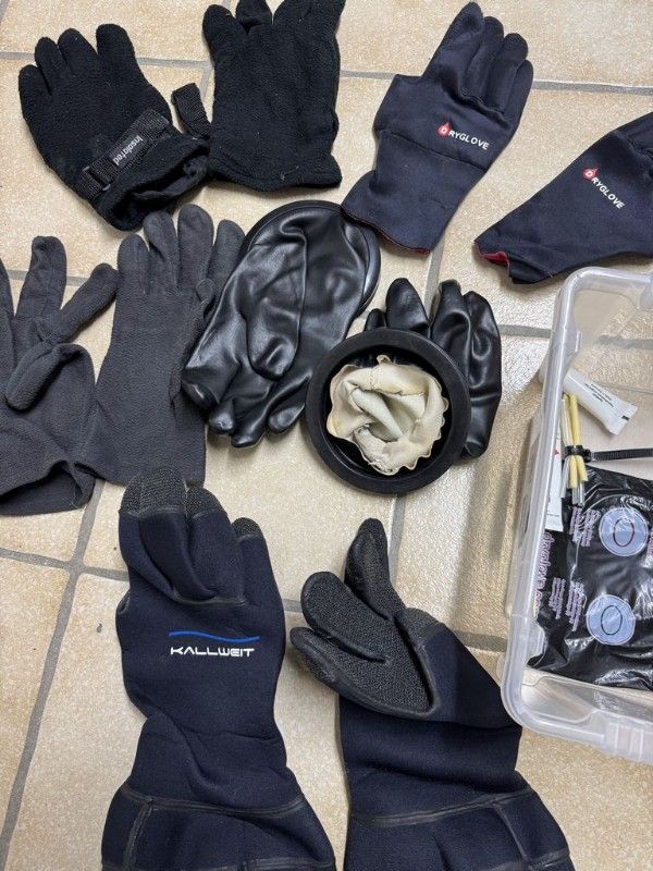 Dive Gear Dry Diving Gloves Kallweit Dryglove heavy Duty with Accessories