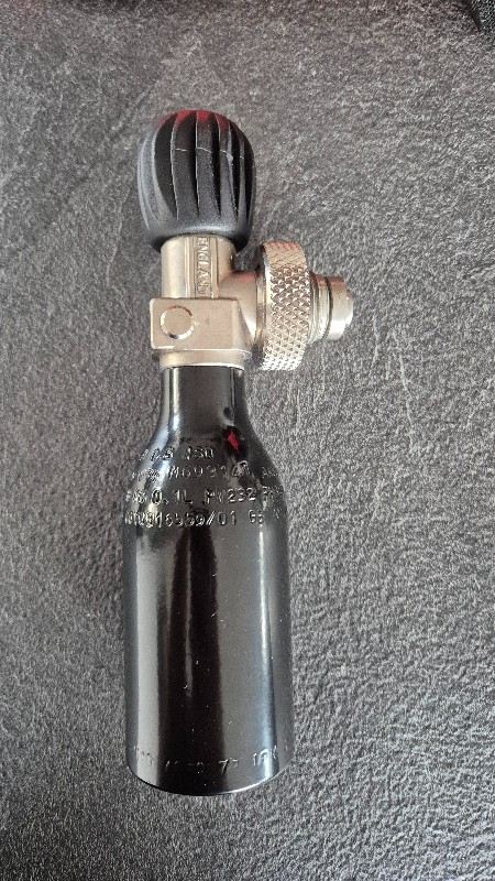 Tauchausrüstung Signalboje/Surface MArker AP Buddy mit Mini Flasche