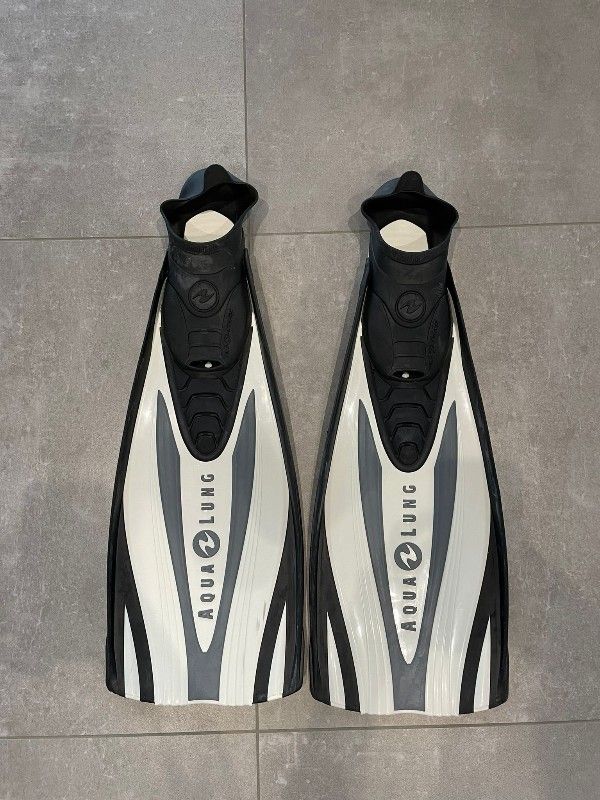 Dive Gear Offer various fins. Mares, Atomic, Aqualung