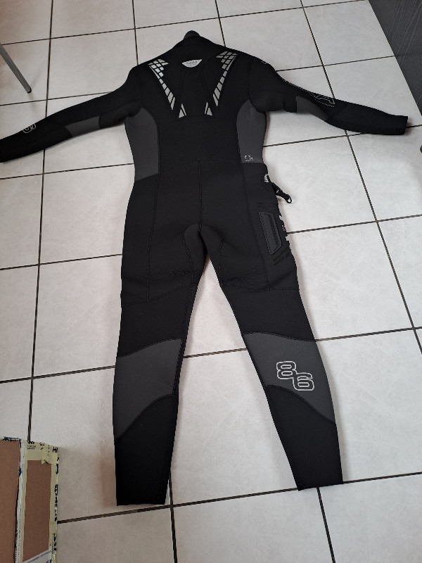 Dive Suit NEW Mares Flexa 8/6 unsubmerged