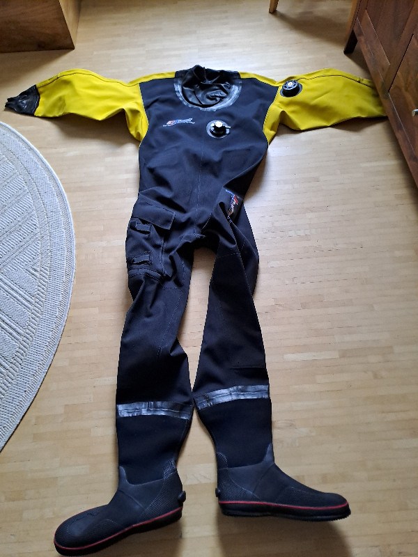 Dive Suit Drysuit Northern Diver Drysuit System M/L Shoe Size 44