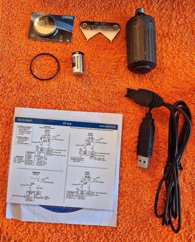 Tauchcomputer/Uhr 2x Oceanic VT4 Tauchcomputer sind MIT oder OHNE Sender, extra O-Ring, neue Displayschütze, mit Übertragungskabel, mit Transportbox und einer neuen Batterie für Funk-Sender / Transmitter und Handmodul 