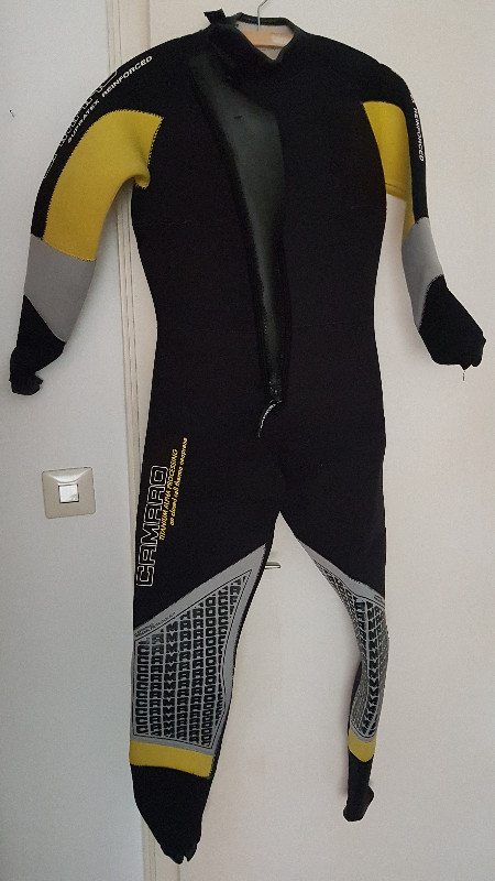 Dive Suit 7mm Semi-Dry Suit Size 38 by Camaro