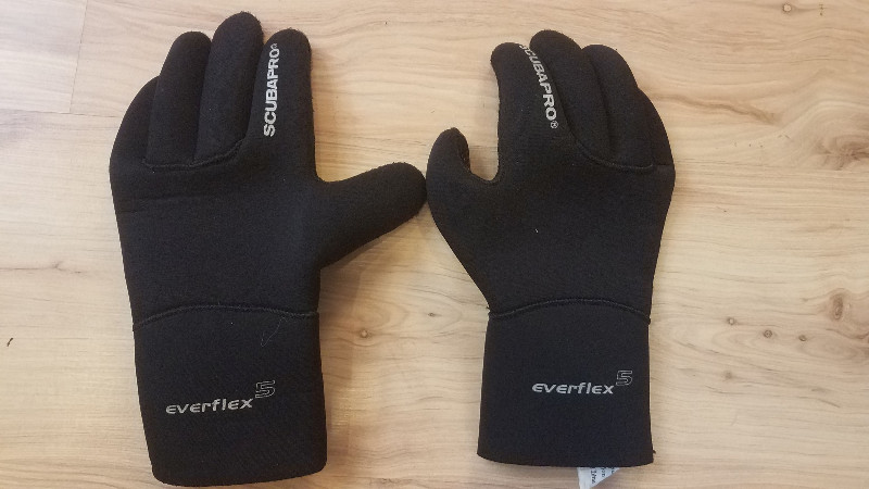 Dive Gear SCUBAPRO EVERFLEX 5 DIVING GLOVES, size M thick 5mm material for cold water passages, very good condition