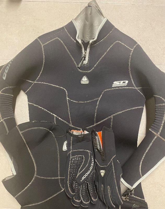 Dive Suit Waterproof SD in ML with hood and gloves