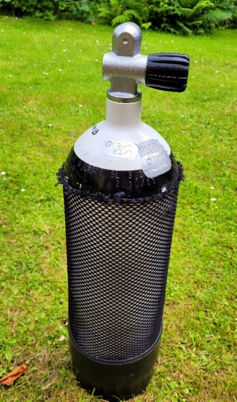 Tauchflasche/Blei 5 ltr. Flasche Stahl mit Ventil, Standfuß und Netz.