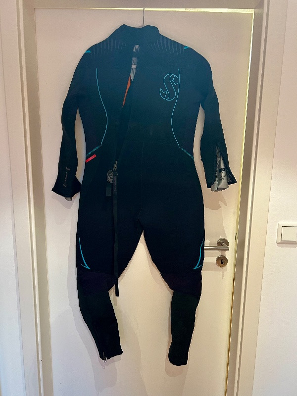 Dive Suit Diving suit + ice vest 