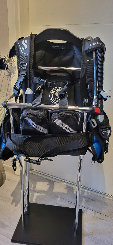 BCD/Vest Scubapro Level as good as new size L lead-integrated