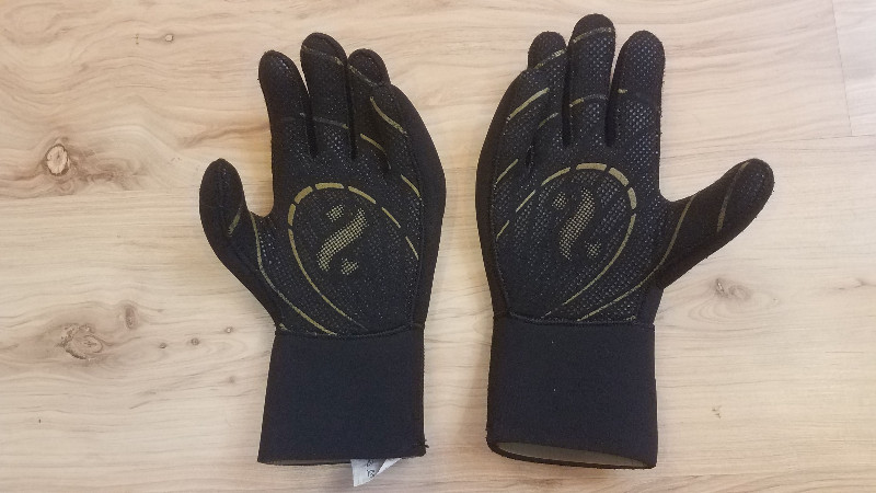 Dive Gear SCUBAPRO EVERFLEX 5 DIVING GLOVES, size M thick 5mm material for cold water passages, very good condition